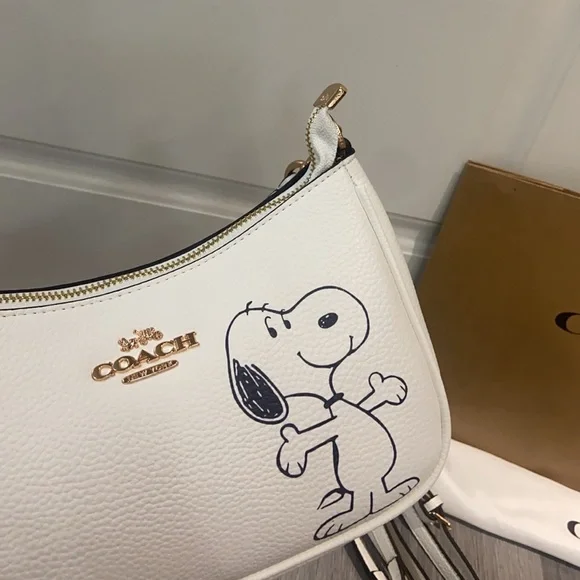 💋Coach X Peanuts Teri Shoulder Bag With Snoopy - Picture 7 of 9